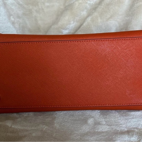 Excellent Michael Kors Selma saffiano leather satchel in coral - Picture 4 of 11